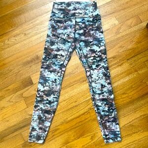 Lululemon leggings. Women’s size 6. Full length.